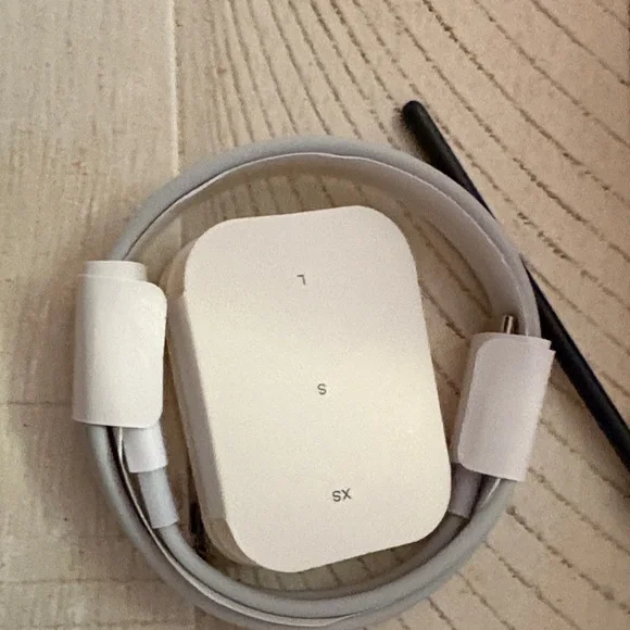 Apple White Earbud Headphones